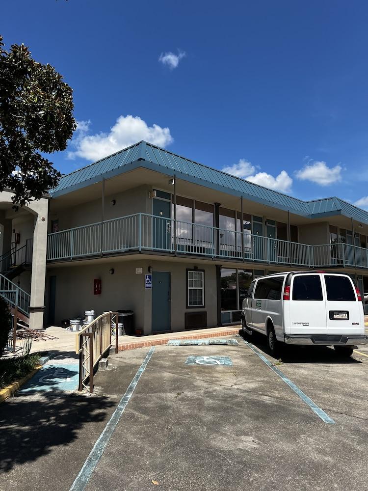 Discovery Inn Lafayette Exterior photo